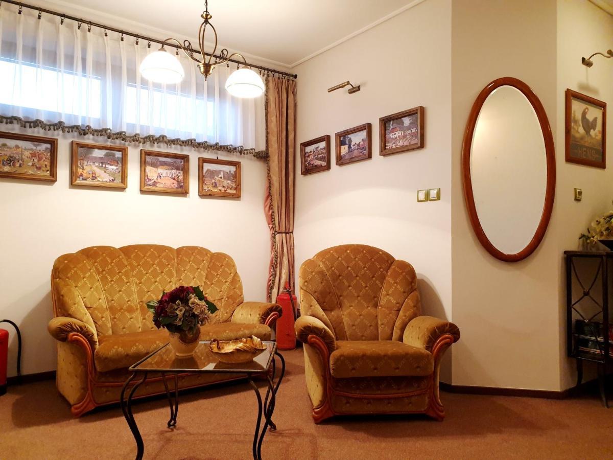 Penzion A Restauracia Toldi Галанта Екстериор снимка